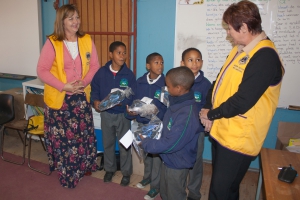 Donation of running shoes to learners at the Voor-Groenberg Primary School
