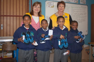 Donation of running shoes to learners at the Voor-Groenberg Primary School
